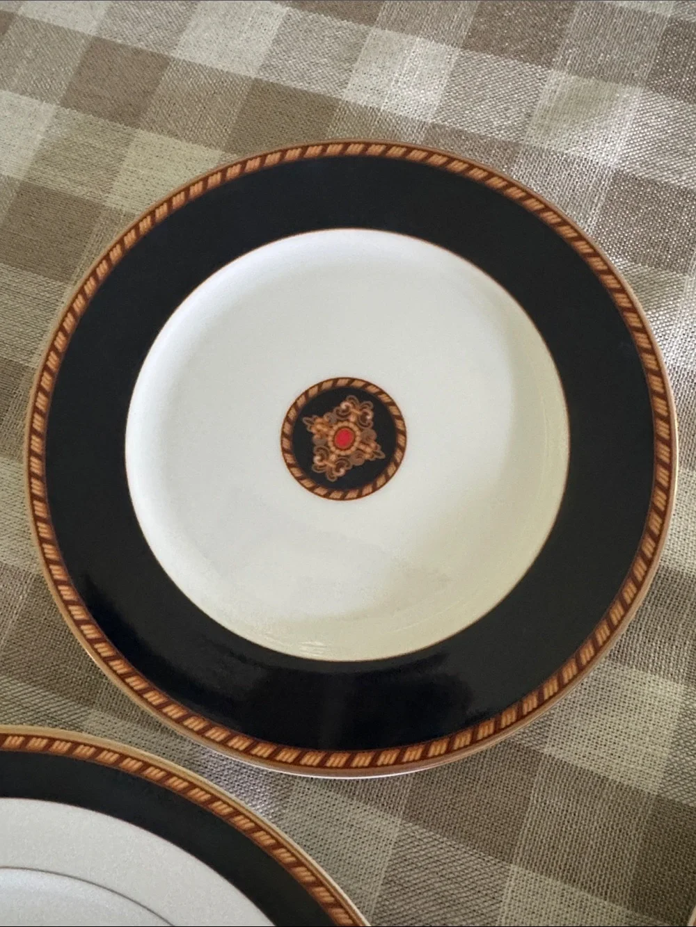 Wedgwood Embassy Collection Southbury 6 piece Dinnerware Set with Navy/Gold Trim